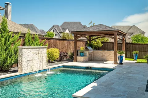 Exterior - 1405 Devonshire Dr, Celina, TX 75009 photo 5 of 10