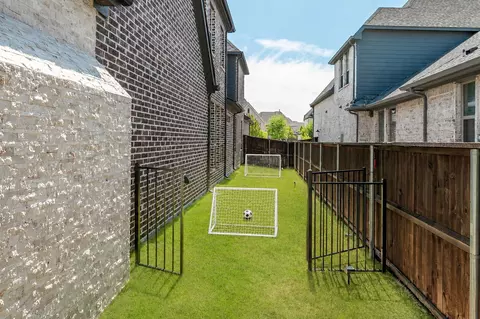 Exterior - 1405 Devonshire Dr, Celina, TX 75009 photo 7 of 10