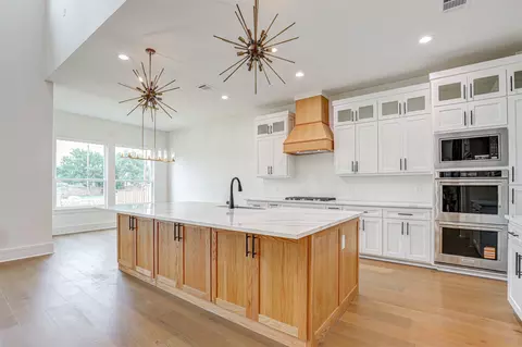 Kitchen - 208 Utopia Ct, Keller, TX 76248 photo 1 of 3