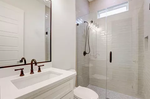 Bath - 208 Utopia Ct, Keller, TX 76248 photo 3 of 5