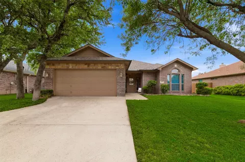 1837 Roadrunner Dr, Weatherford, TX 76088