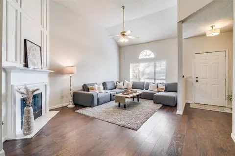 2833 Clearmeadow Dr, Mesquite, TX 75181