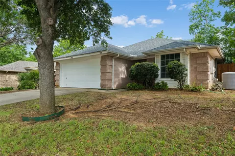 428 Caviness Dr, Grapevine, TX 76051