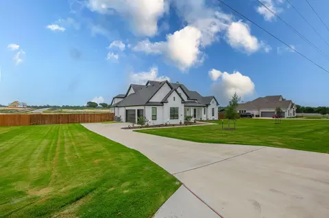Exterior - 16833 Chapel Rd, Lorena, TX 76655 photo 3 of 5