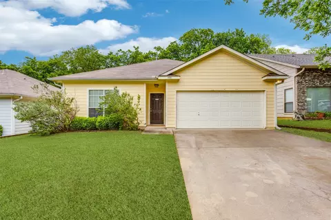 400 Stockard St, Lake Dallas, TX 75065
