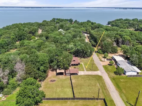 377 Southern Oaks Dr, Streetman, TX 75859