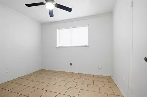 Bedroom - 1330 Willowbrook St, Lancaster, TX 75134 photo 2 of 5