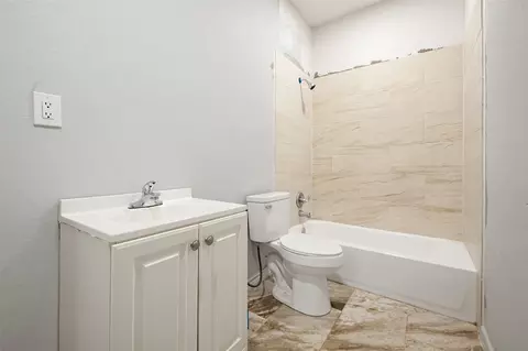 Bath - 1330 Willowbrook St, Lancaster, TX 75134 photo 1 of 2