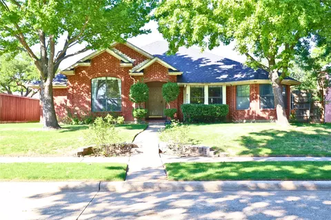 2222 Country Hollow Ln, Garland, TX 75040