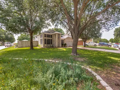 3335 Kelley Dr, Grand Prairie, TX 75052