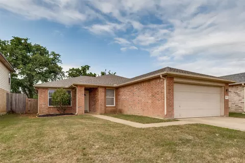 7940 Hidden Brook Dr, Fort Worth, TX 76120