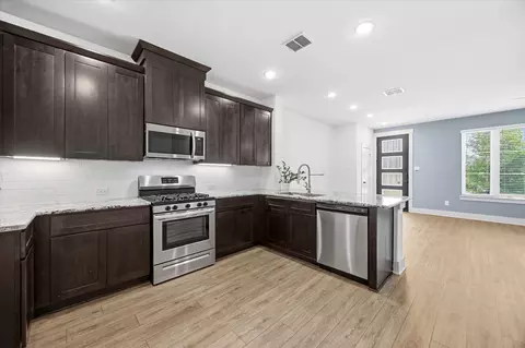 Kitchen - 818 Trace Hawk Ln, Arlington, TX 76005 photo 2 of 2