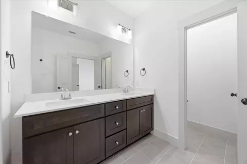 Bath - 818 Trace Hawk Ln, Arlington, TX 76005 photo 4 of 6