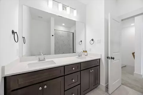 Bath - 818 Trace Hawk Ln, Arlington, TX 76005 photo 5 of 6