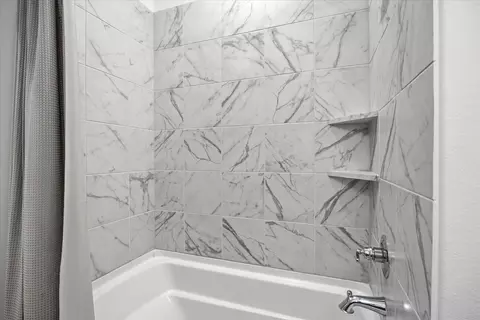 Bath - 818 Trace Hawk Ln, Arlington, TX 76005 photo 6 of 6