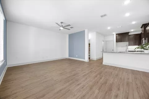 Living - 818 Trace Hawk Ln, Arlington, TX 76005 photo 2 of 4