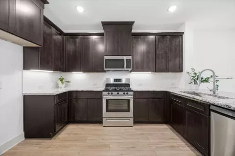 Kitchen - 818 Trace Hawk Ln, Arlington, TX 76005 photo 1 of 2
