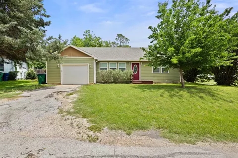 107 S Flower Ln, Chico, TX 76431