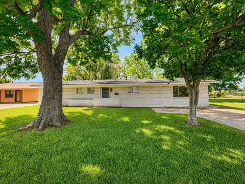 1106 Caroline Dr, Bossier City, LA 71112
