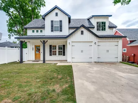 216 Wilson St, Lake Dallas, TX 75065