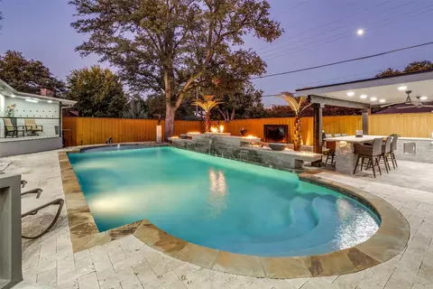 6566 Ridgeview Cir, Dallas, TX 75240