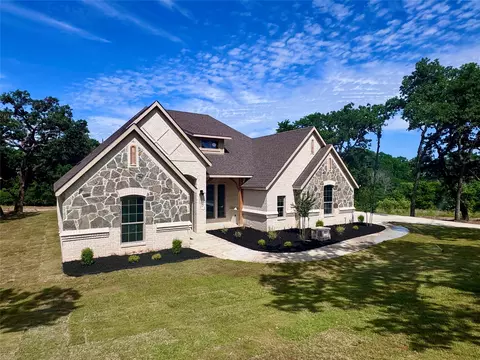 5025 Glenoaks Ct, Weatherford, TX 76088