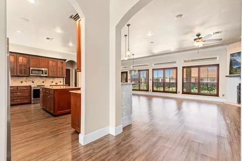 Entry Way - 400 E Spurgeon St, Itasca, TX 76055 photo 3 of 5