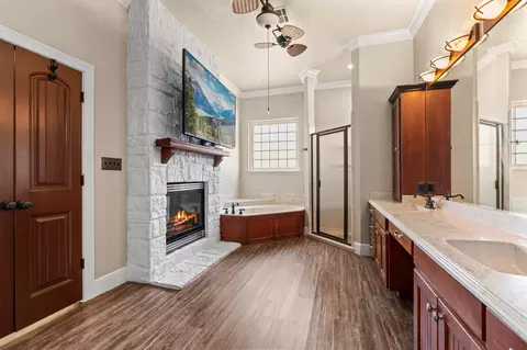 Bath - 400 E Spurgeon St, Itasca, TX 76055 photo 2 of 3