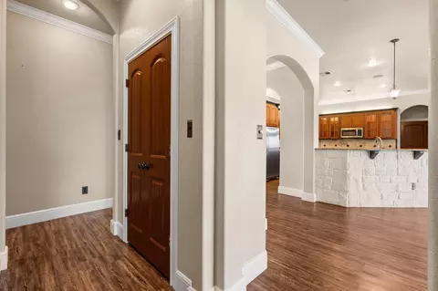 Entry Way - 400 E Spurgeon St, Itasca, TX 76055 photo 4 of 5