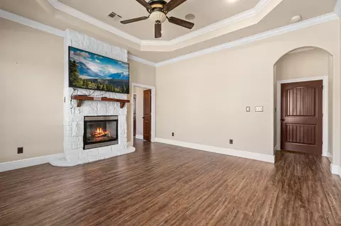Living - 400 E Spurgeon St, Itasca, TX 76055 photo 3 of 5