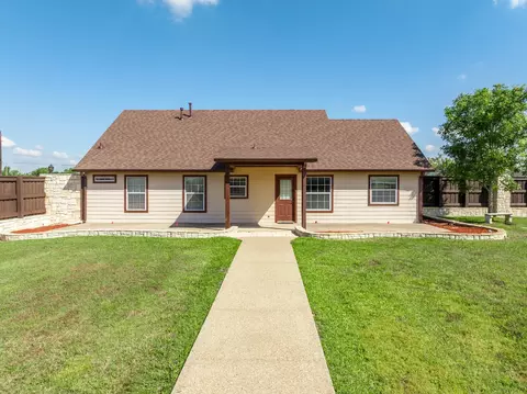 Exterior - 400 E Spurgeon St, Itasca, TX 76055 photo 6 of 6