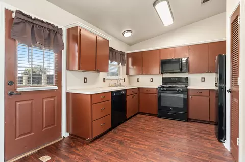 Kitchen - 400 E Spurgeon St, Itasca, TX 76055 photo 3 of 4