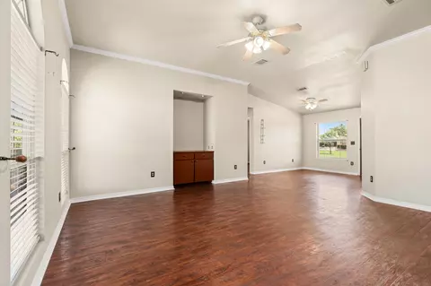 Living - 400 E Spurgeon St, Itasca, TX 76055 photo 4 of 5