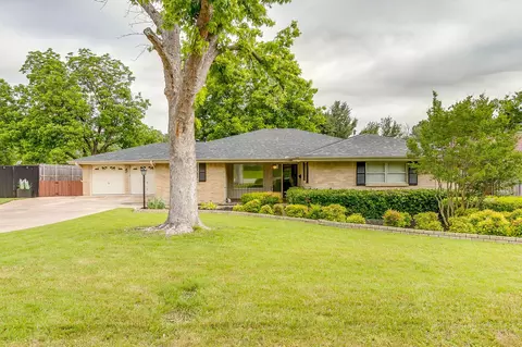 3720 Wilkie Way, Fort Worth, TX 76133