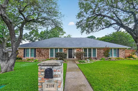 2101 Brentgate Dr, Arlington, TX 76017