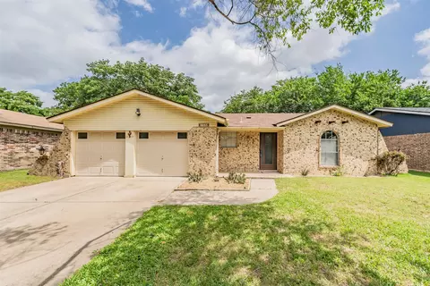 733 Bluebonnet Dr, Hurst, TX 76053