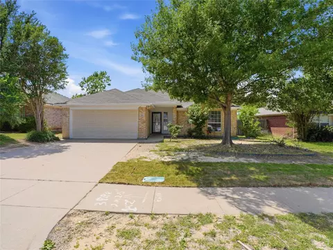 104 Adams Dr, Crowley, TX 76036