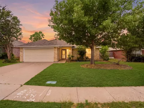 104 Adams Dr, Crowley, TX 76036