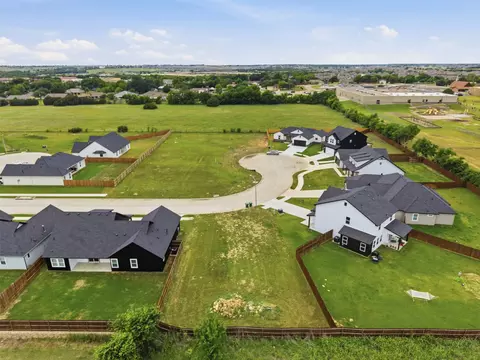 572 Highview Ct, Godley, TX 76044