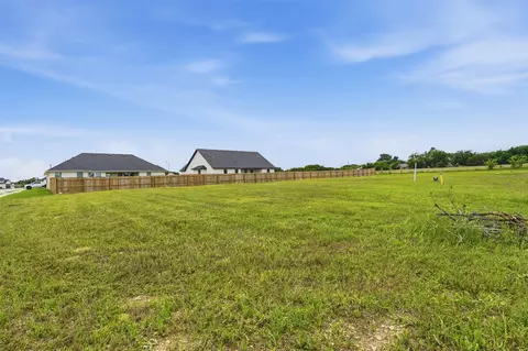 585 Highview Ct, Godley, TX 76044