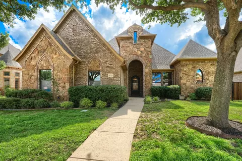 8009 Canyon Oak Dr, North Richland Hills, TX 76182