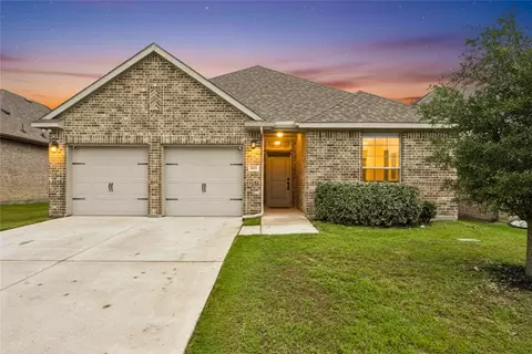 638 Hazeltine Rd, Red Oak, TX 75154