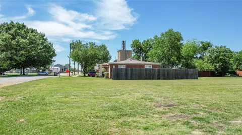 312 E Beech St, Celina, TX 75009 photo 5