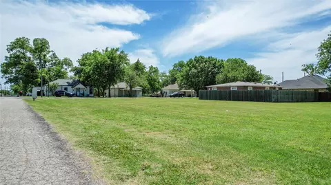 312 E Beech St, Celina, TX 75009 photo 4