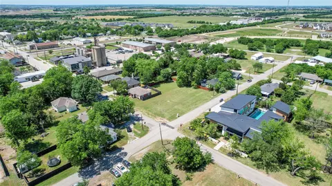 312 E Beech St, Celina, TX 75009 photo 12