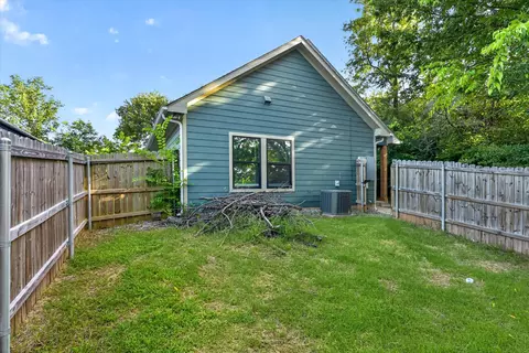 Exterior - 707 E Woodard St, Denison, TX 75021 photo 5 of 5