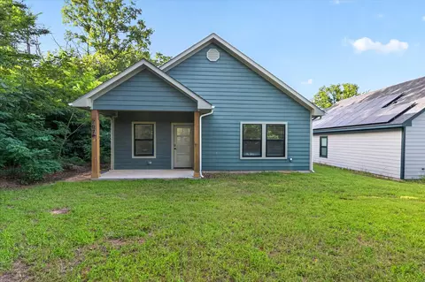 Exterior - 707 E Woodard St, Denison, TX 75021 photo 2 of 5