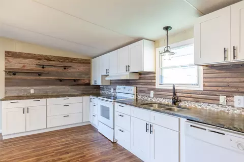 1107 Market St, Tye, TX 79563