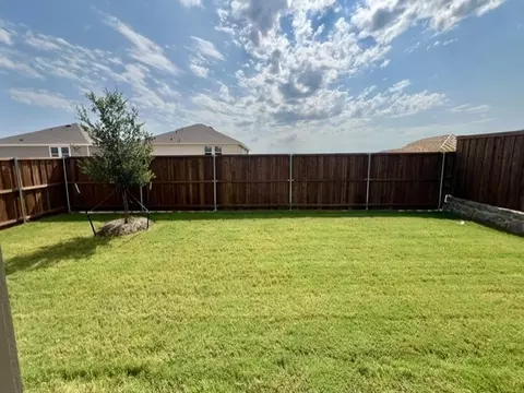 1348 Alfred St, Howe, TX 75459 photo 2