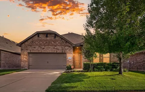 2429 Flowing Springs Dr, Fort Worth, TX 76177